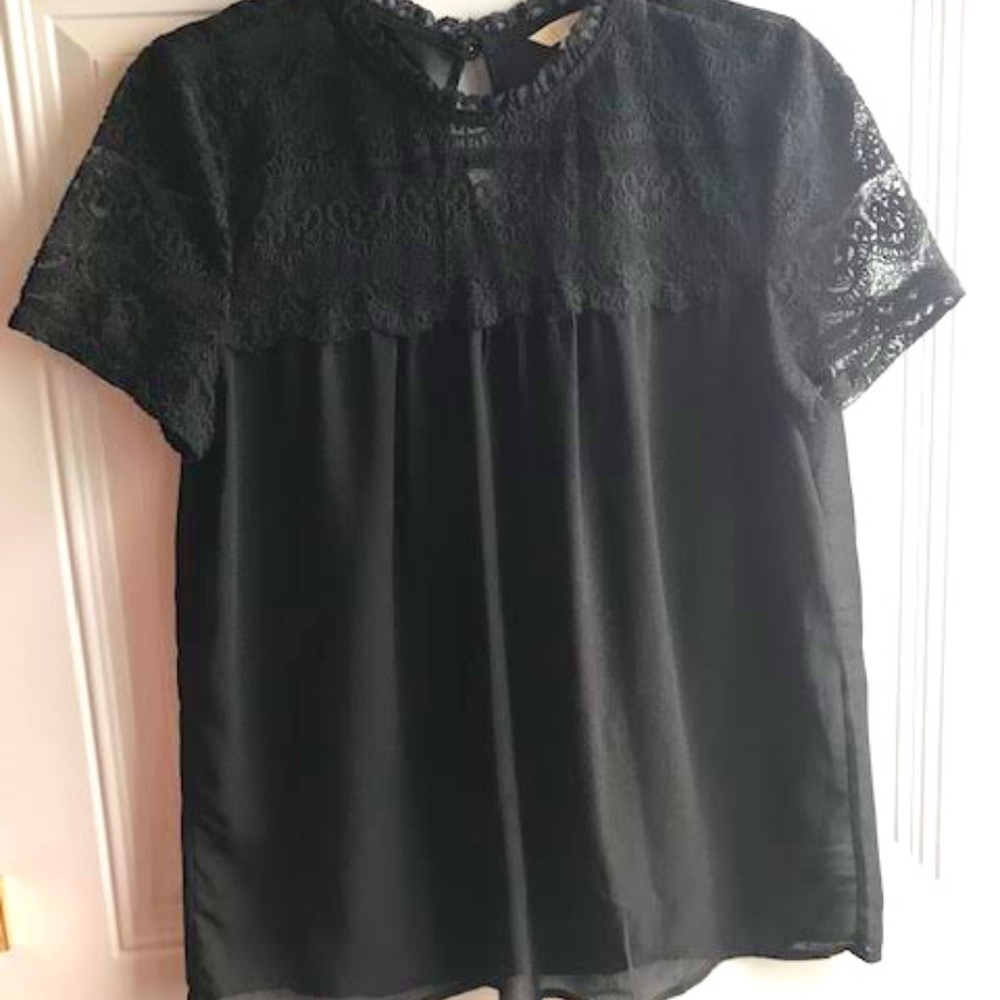 ANTHRO TULLE BLK LACE SHIRT SZ. S